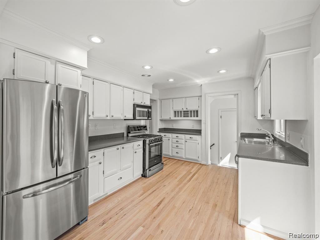 3879 CARRIAGE Road
