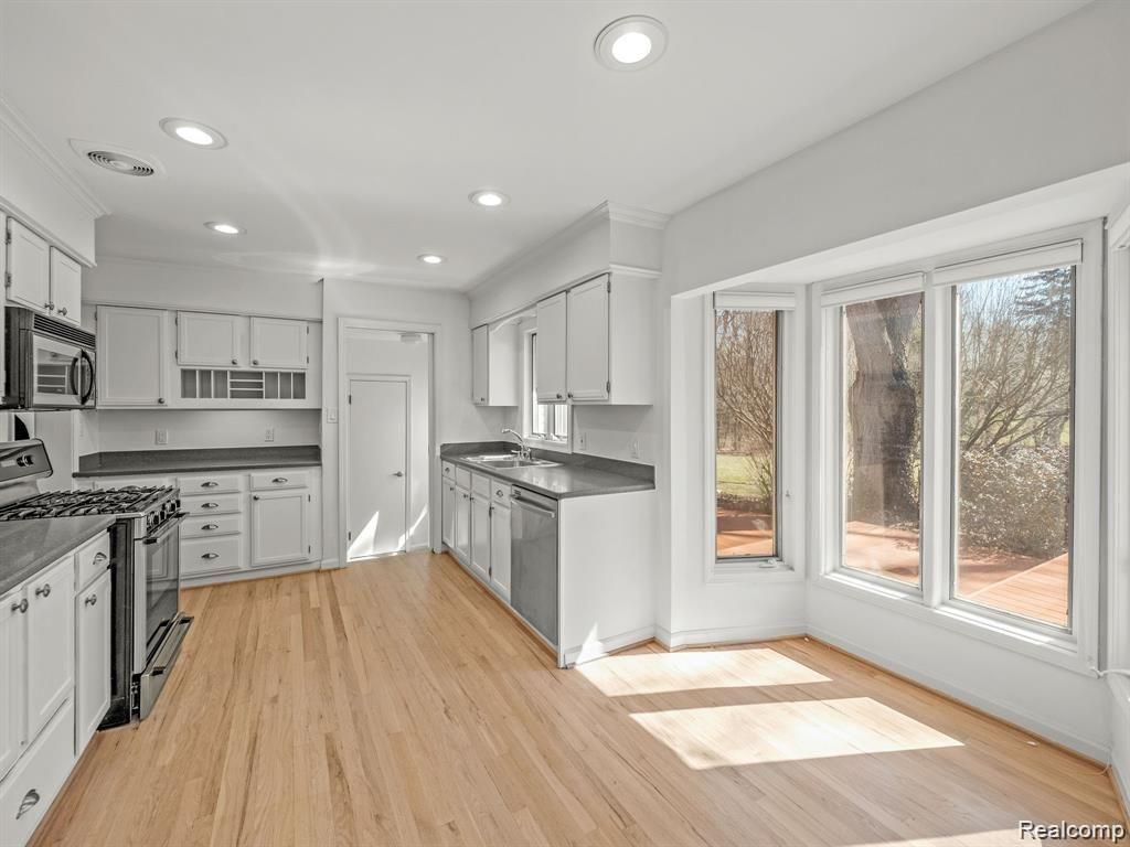 3879 CARRIAGE Road