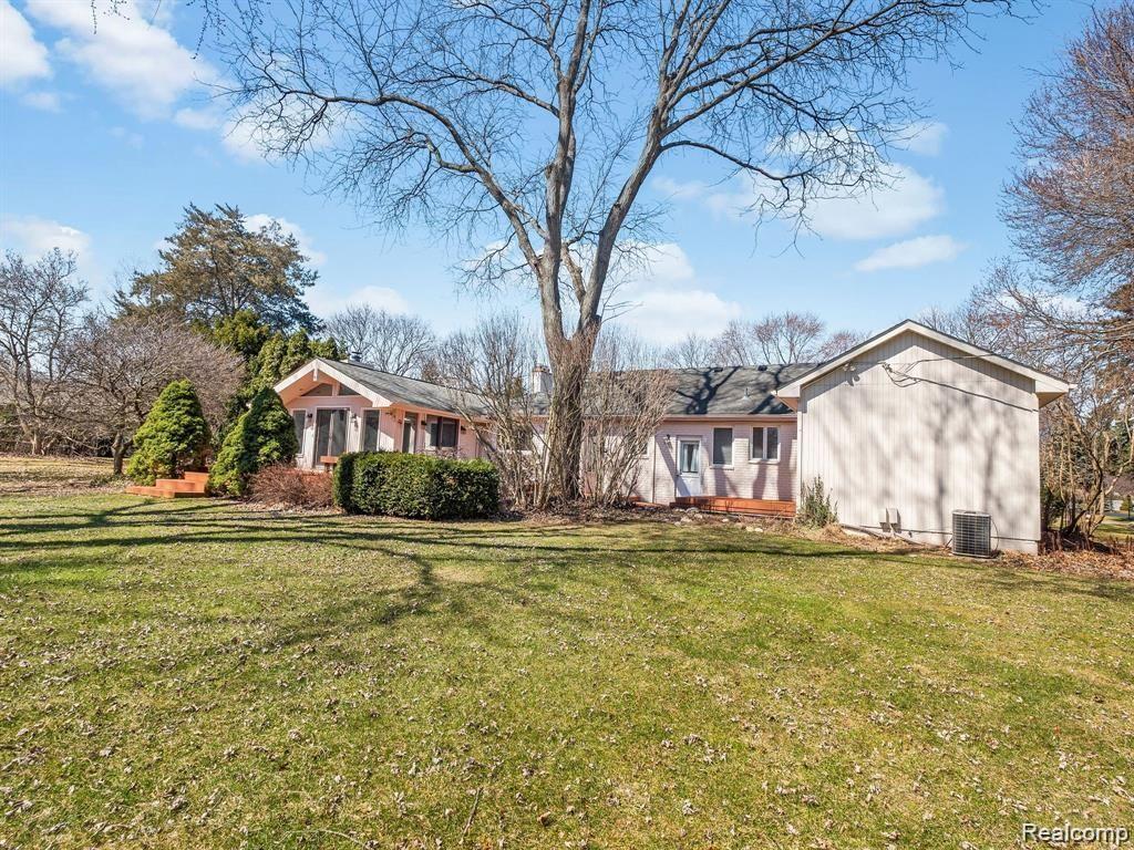 3879 CARRIAGE Road