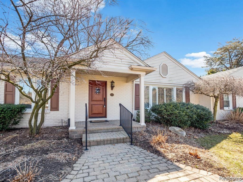 3879 CARRIAGE Road