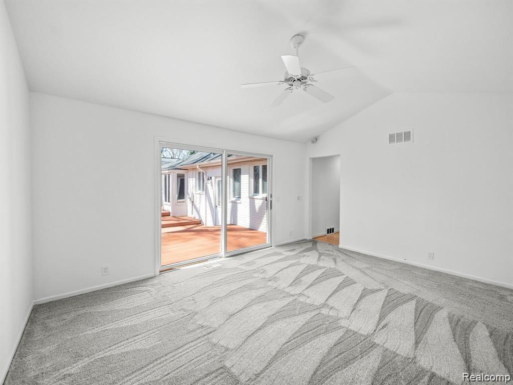 3879 CARRIAGE Road
