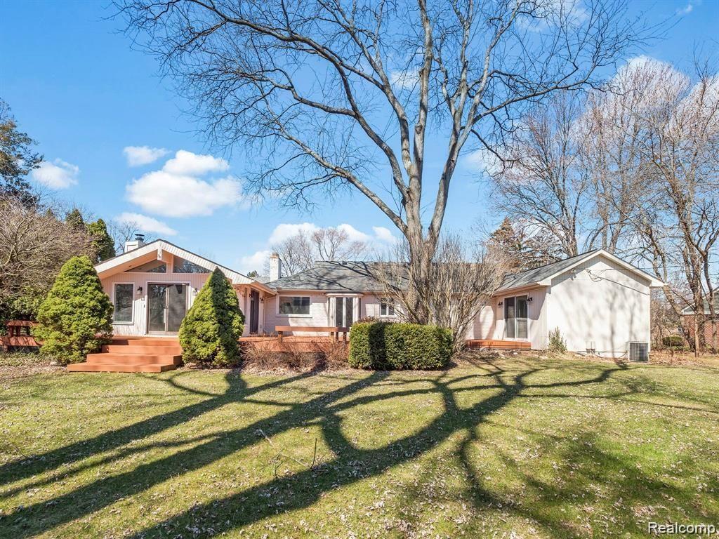 3879 CARRIAGE Road