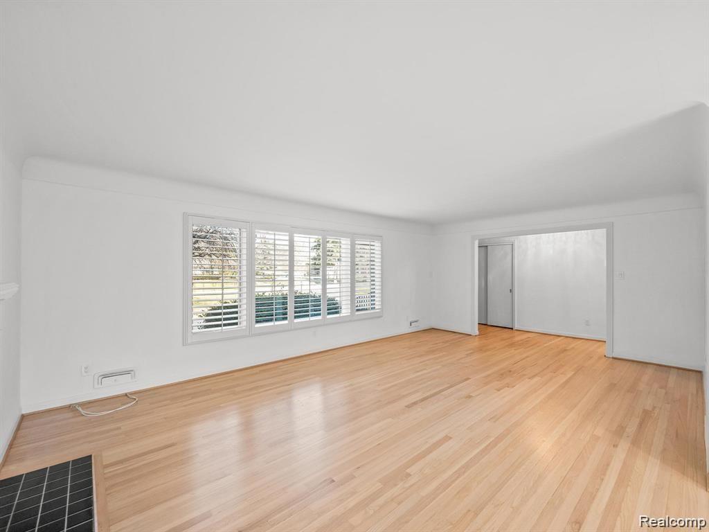 3879 CARRIAGE Road