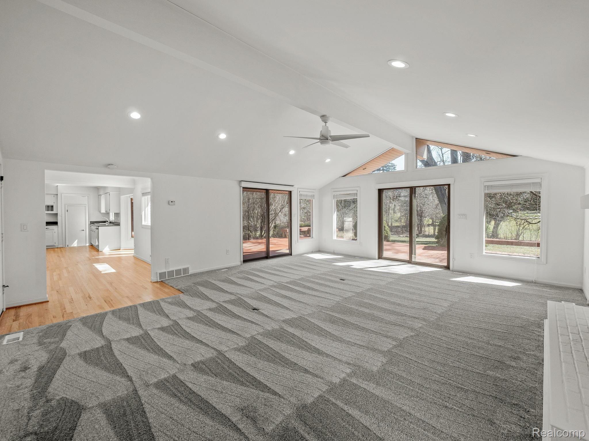 3879 CARRIAGE Road