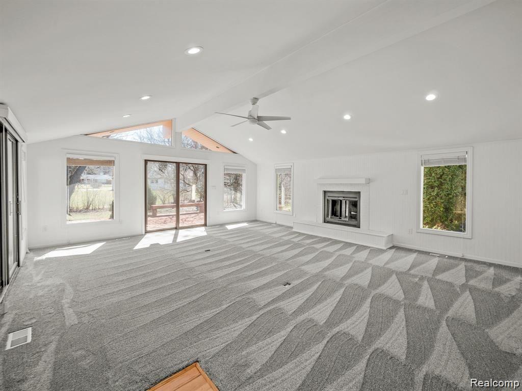 3879 CARRIAGE Road
