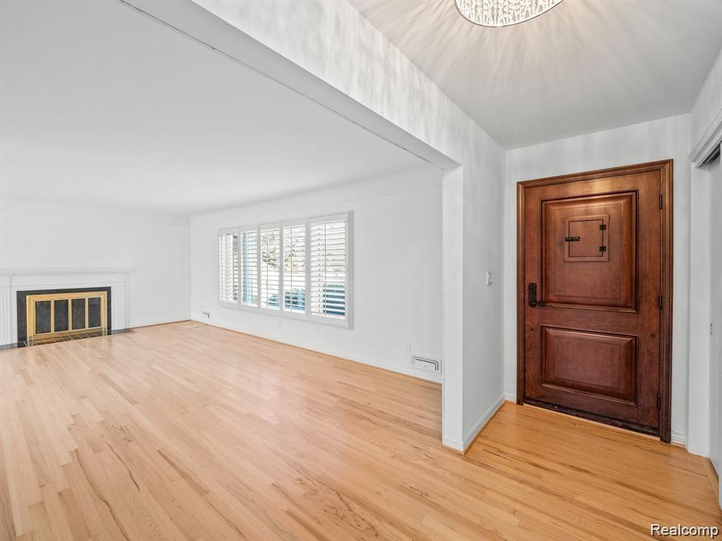 3879 CARRIAGE Road