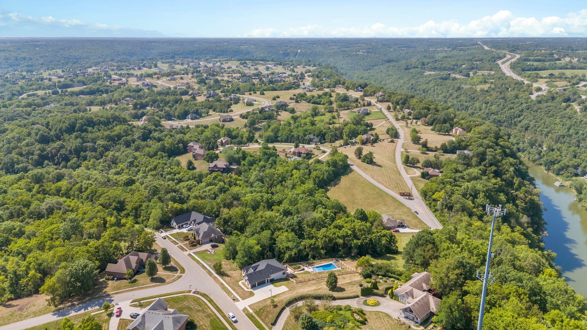516 Shagbark Trail
