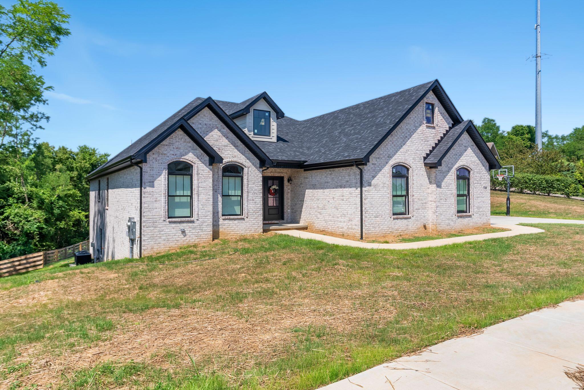 516 Shagbark Trail
