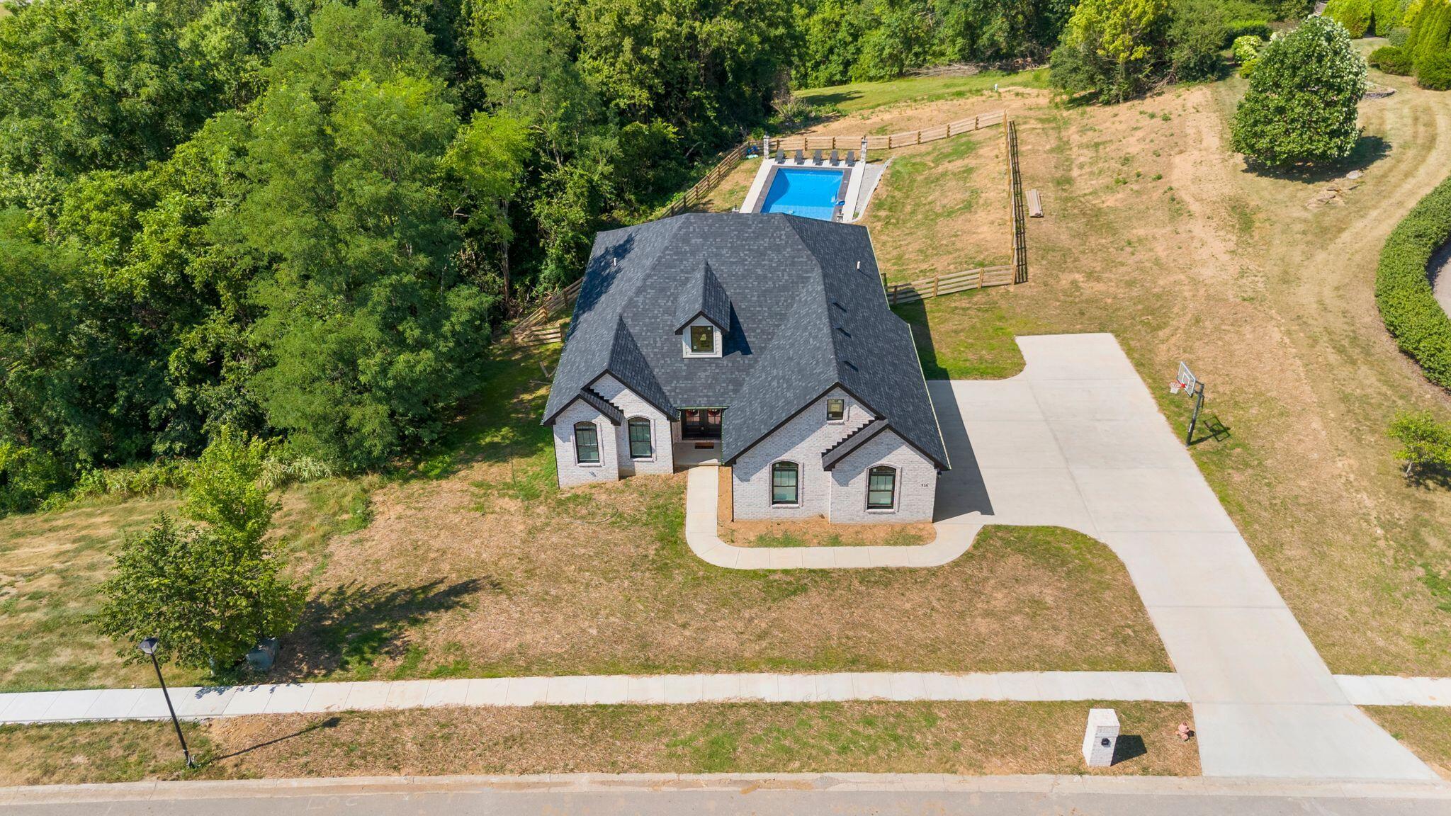 516 Shagbark Trail
