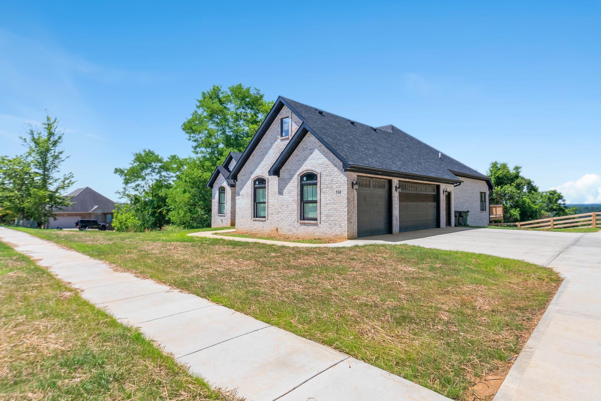 516 Shagbark Trail