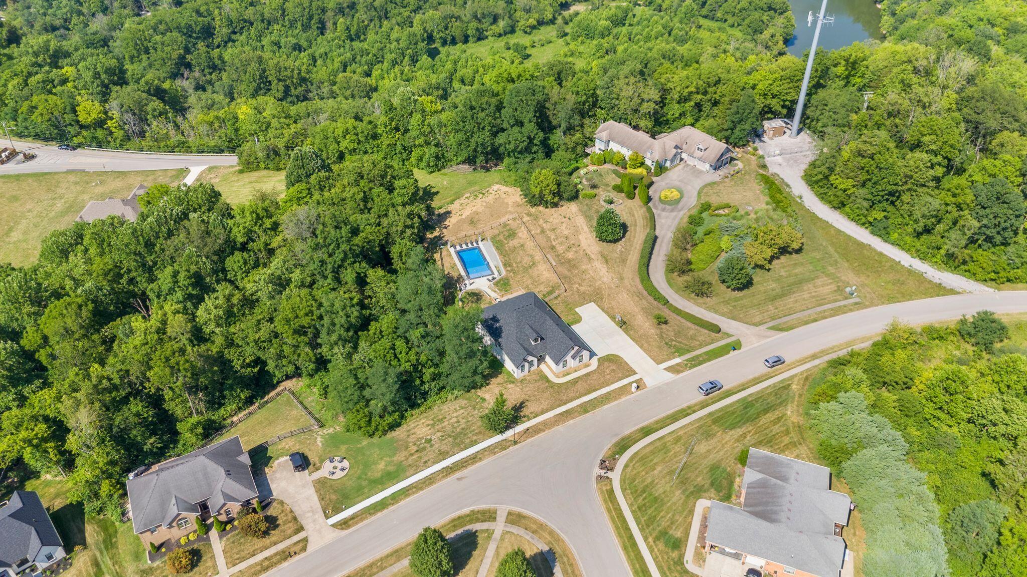 516 Shagbark Trail