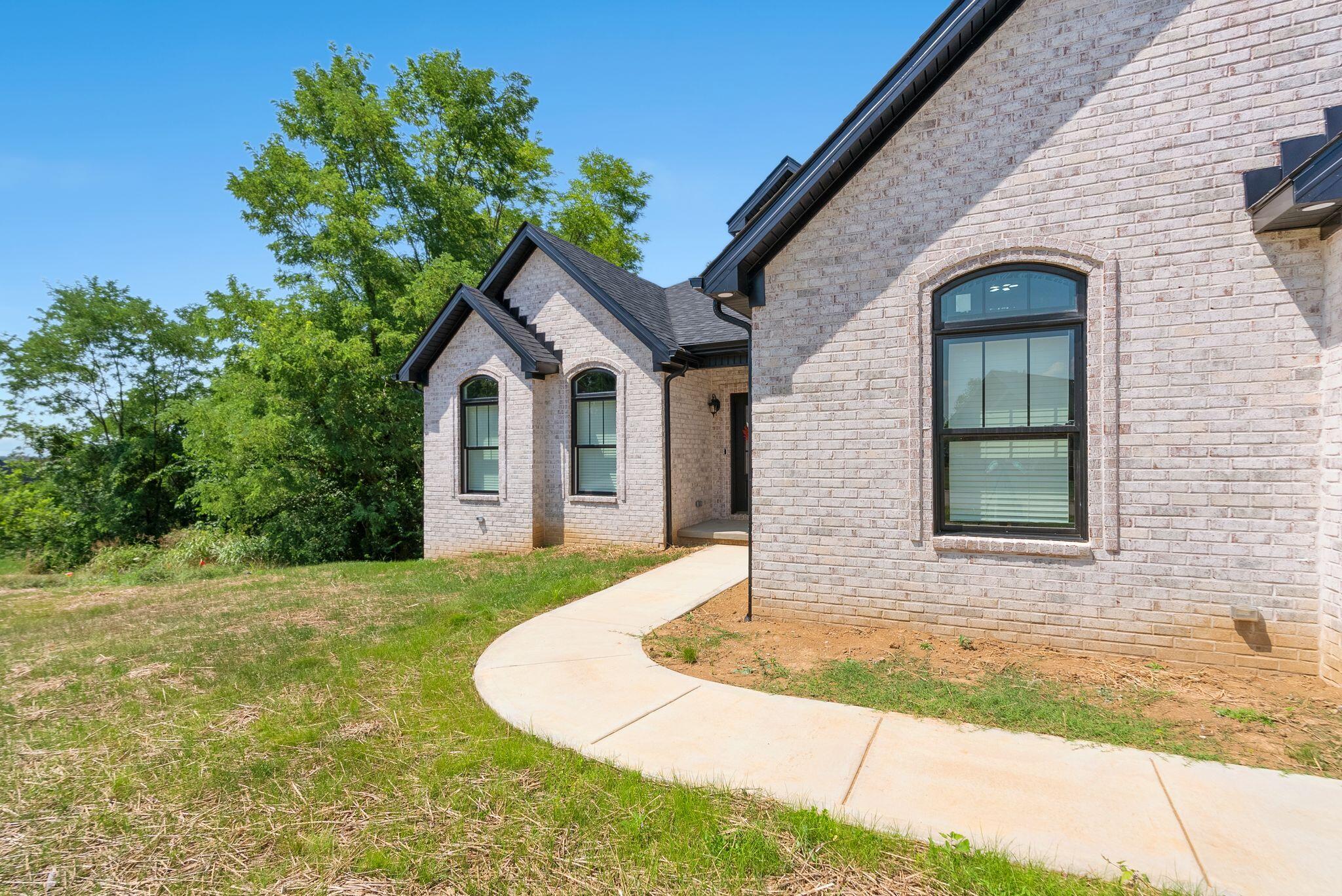 516 Shagbark Trail