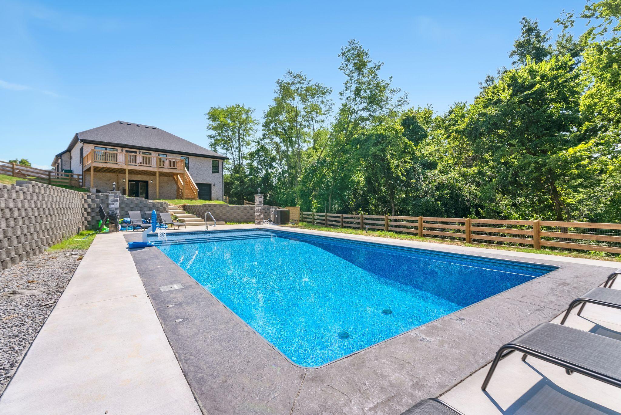 516 Shagbark Trail