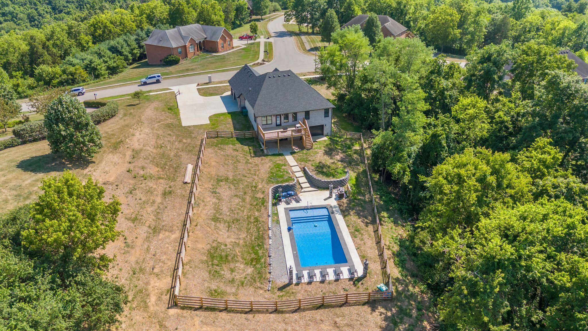 516 Shagbark Trail