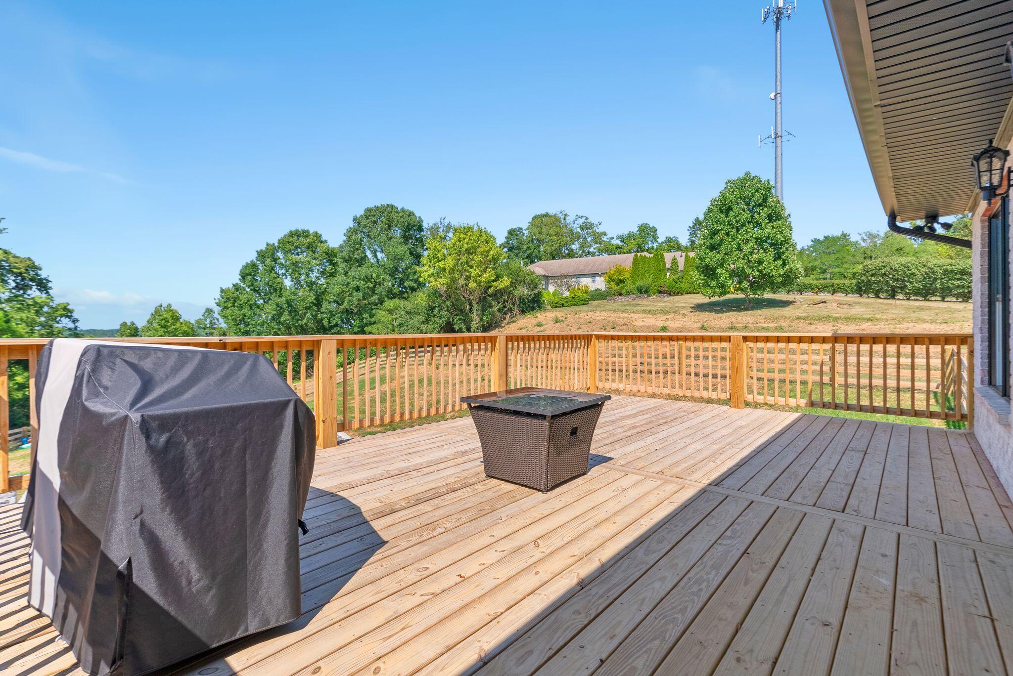 516 Shagbark Trail