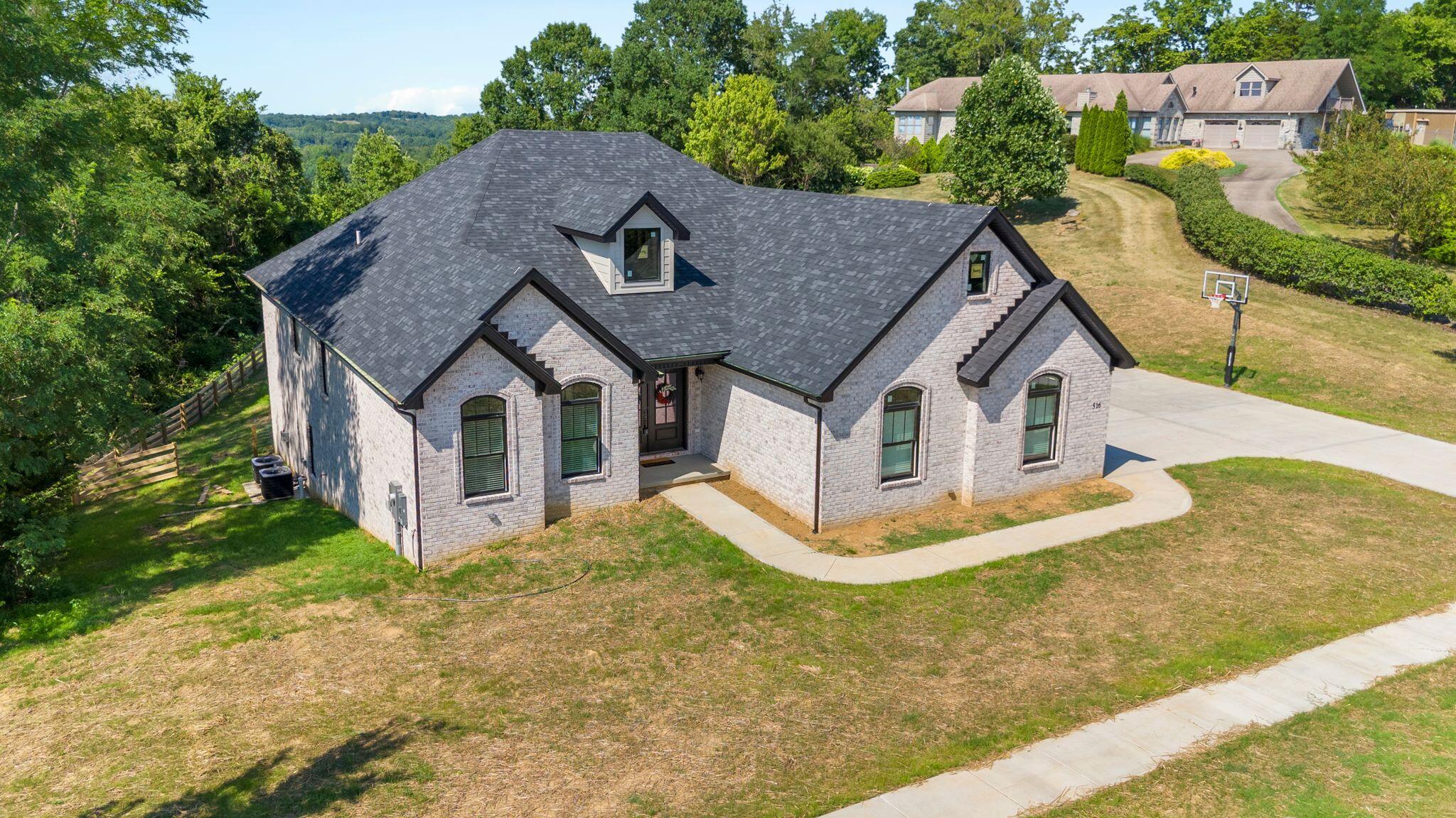 516 Shagbark Trail