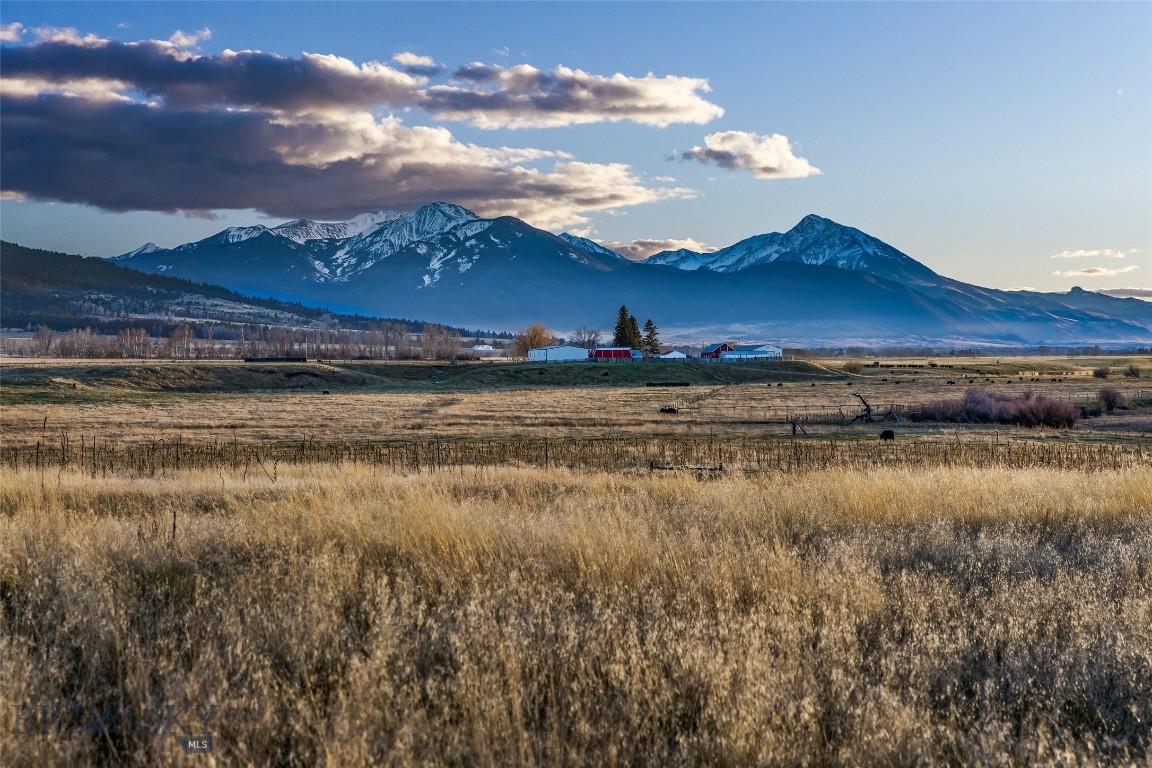 60 Rocky Hollow Trail