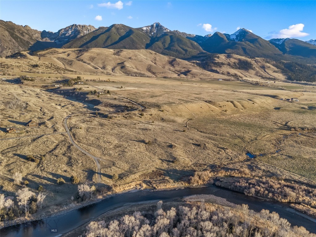 60 Rocky Hollow Trail