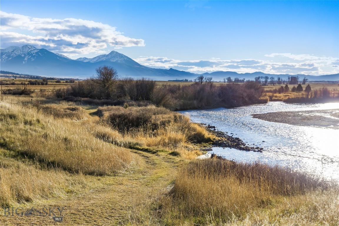 60 Rocky Hollow Trail