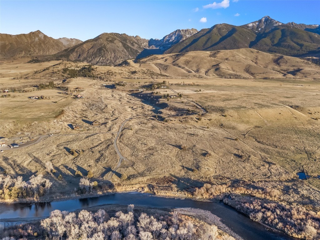 60 Rocky Hollow Trail