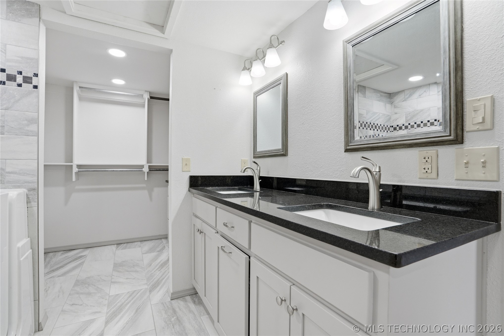 17501 W 151st Street S