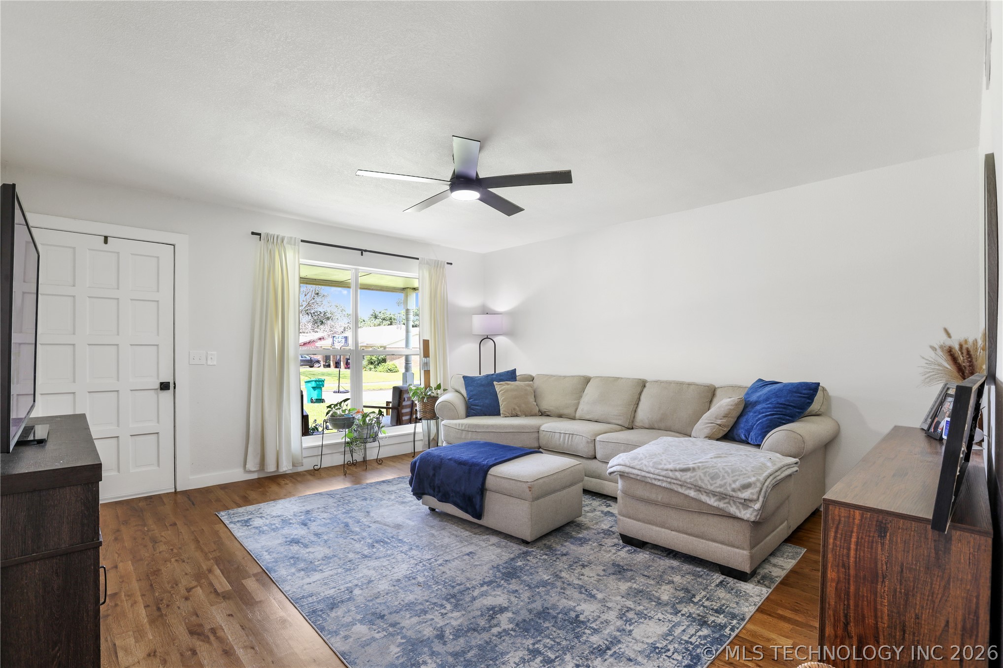 100 W Linda Street