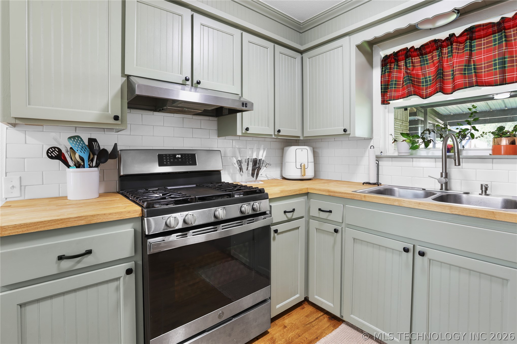 100 W Linda Street