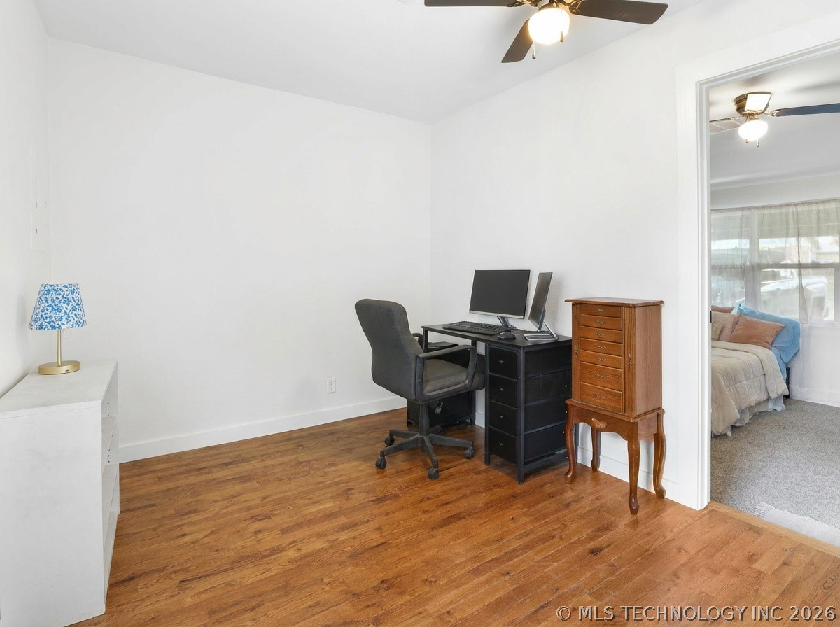 100 W Linda Street