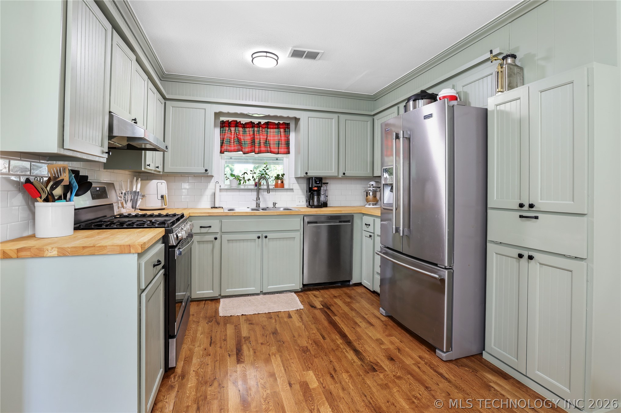 100 W Linda Street
