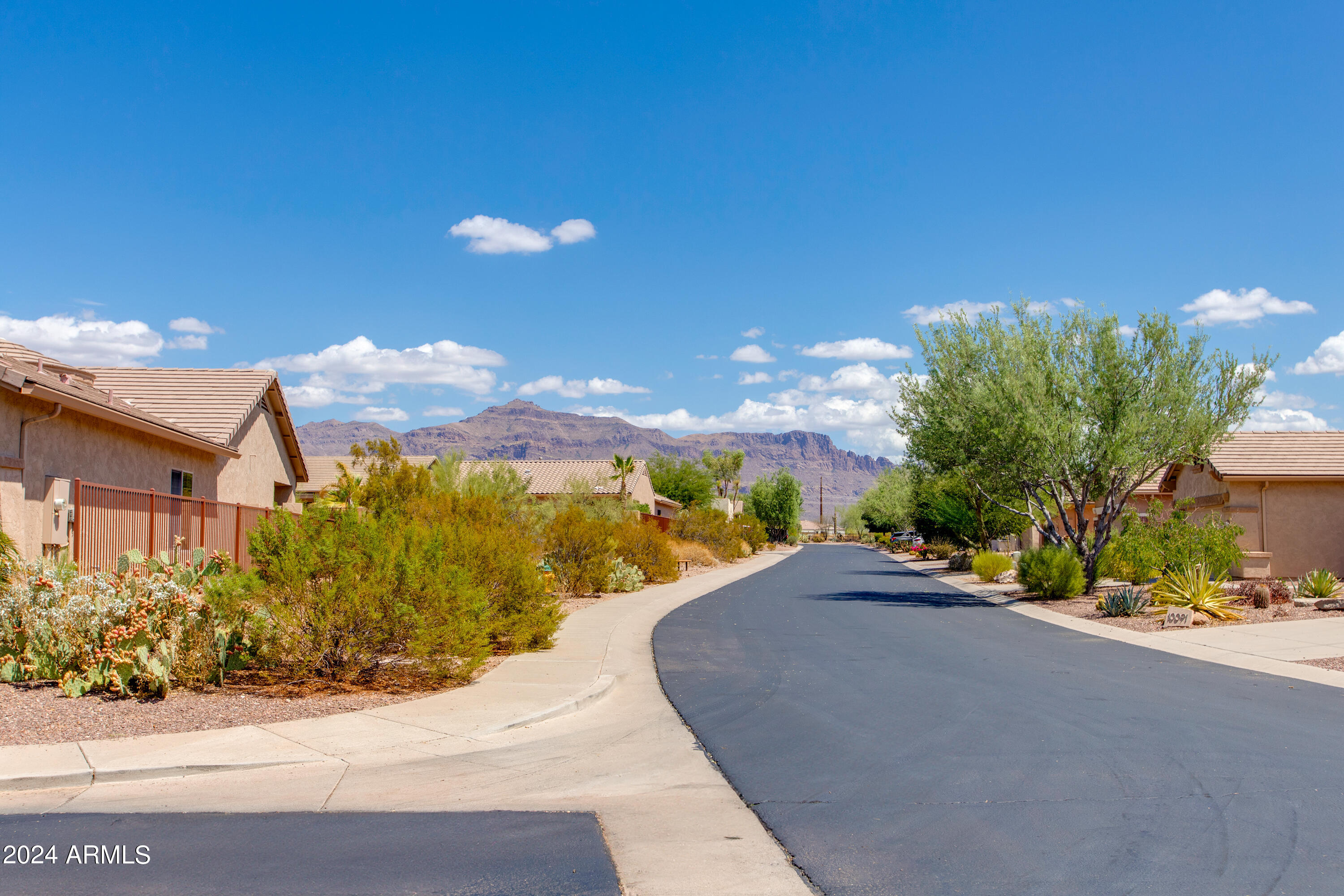 9985 E LEGEND Court