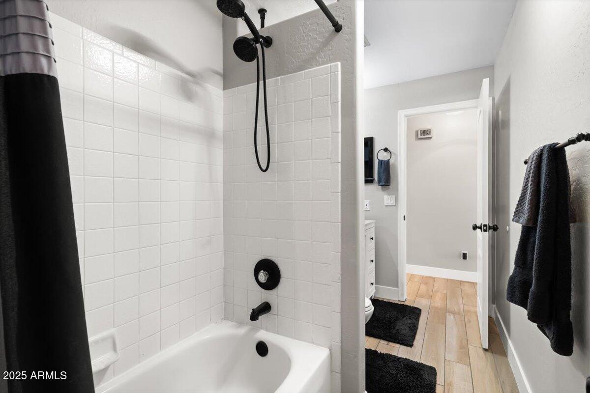 110 W ROSEMONTE Drive