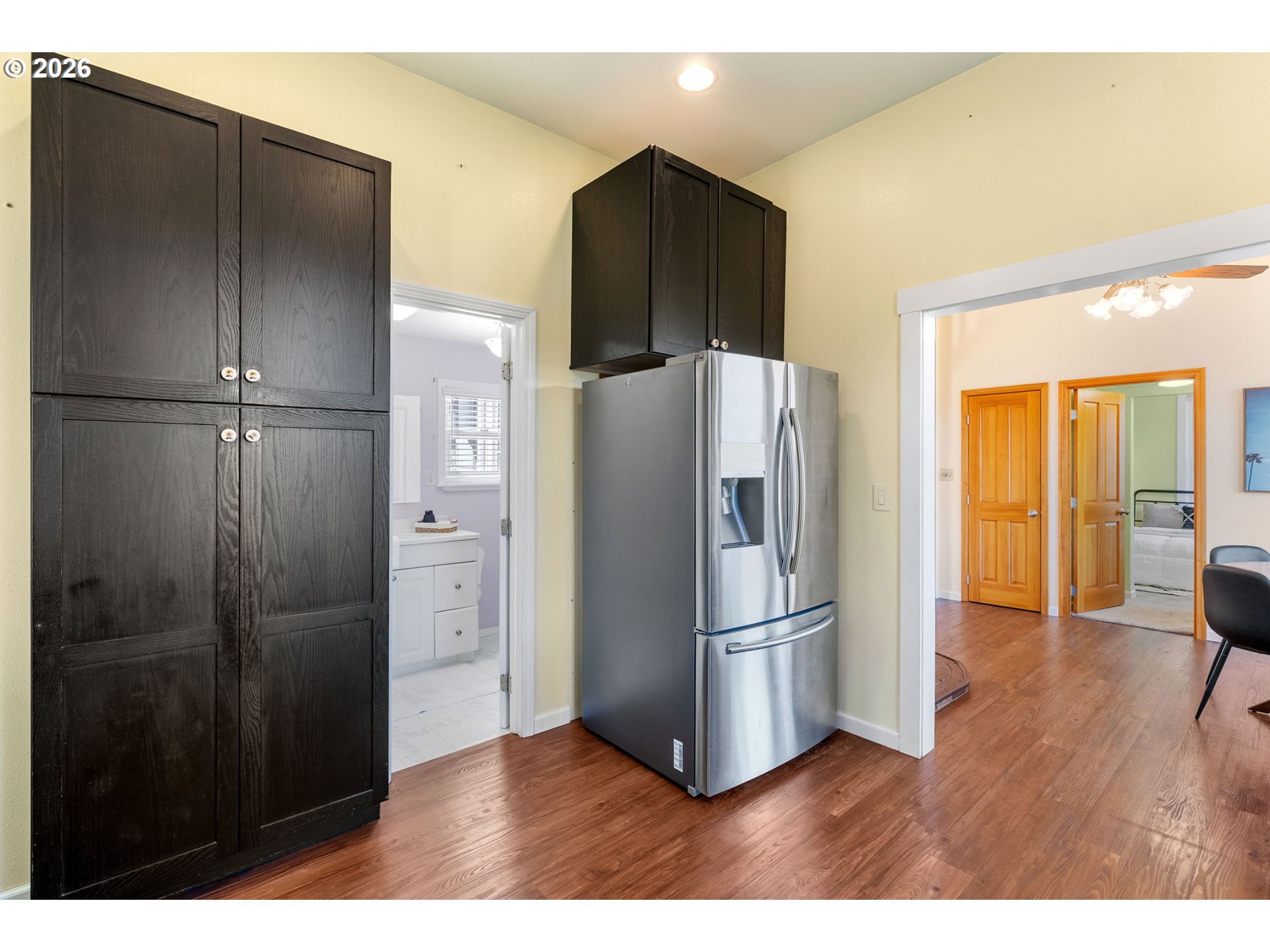 210 E SHERMAN AVE
