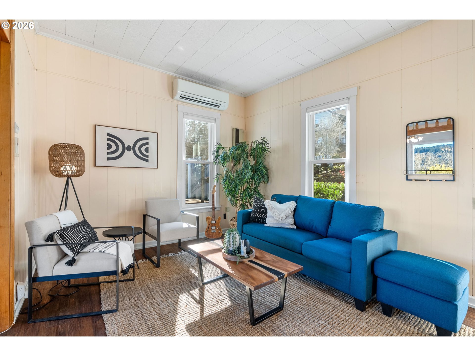 210 E SHERMAN AVE