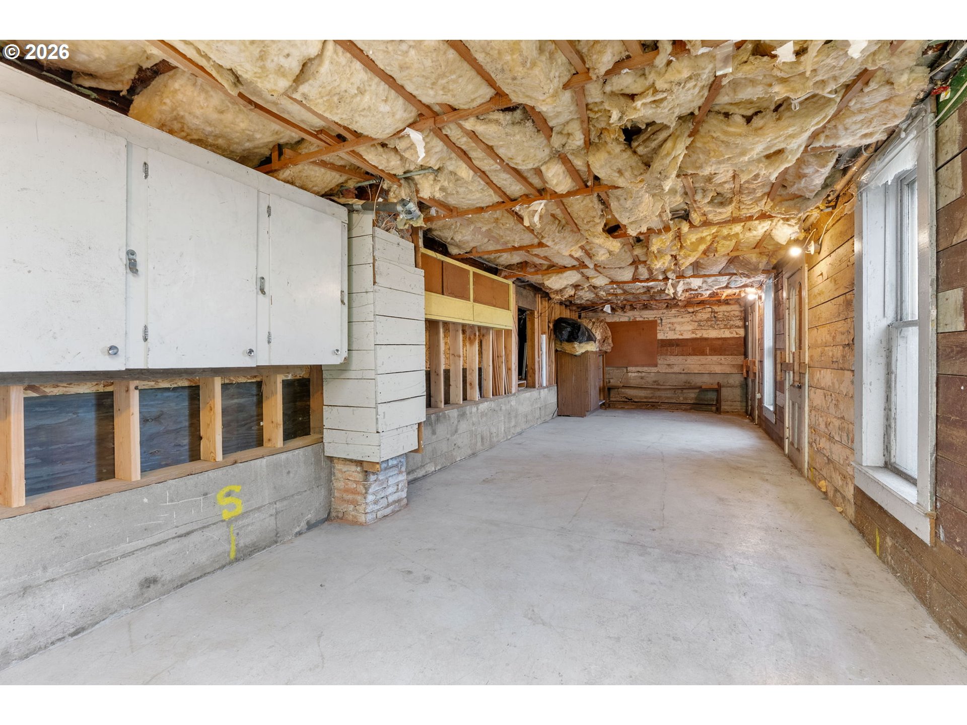 210 E SHERMAN AVE