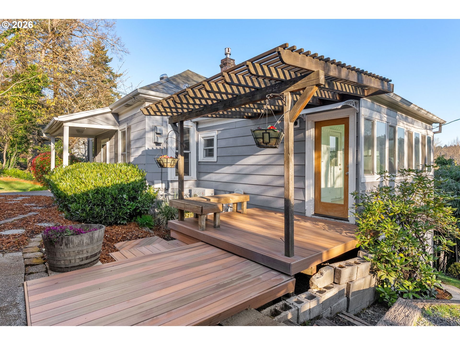 210 E SHERMAN AVE