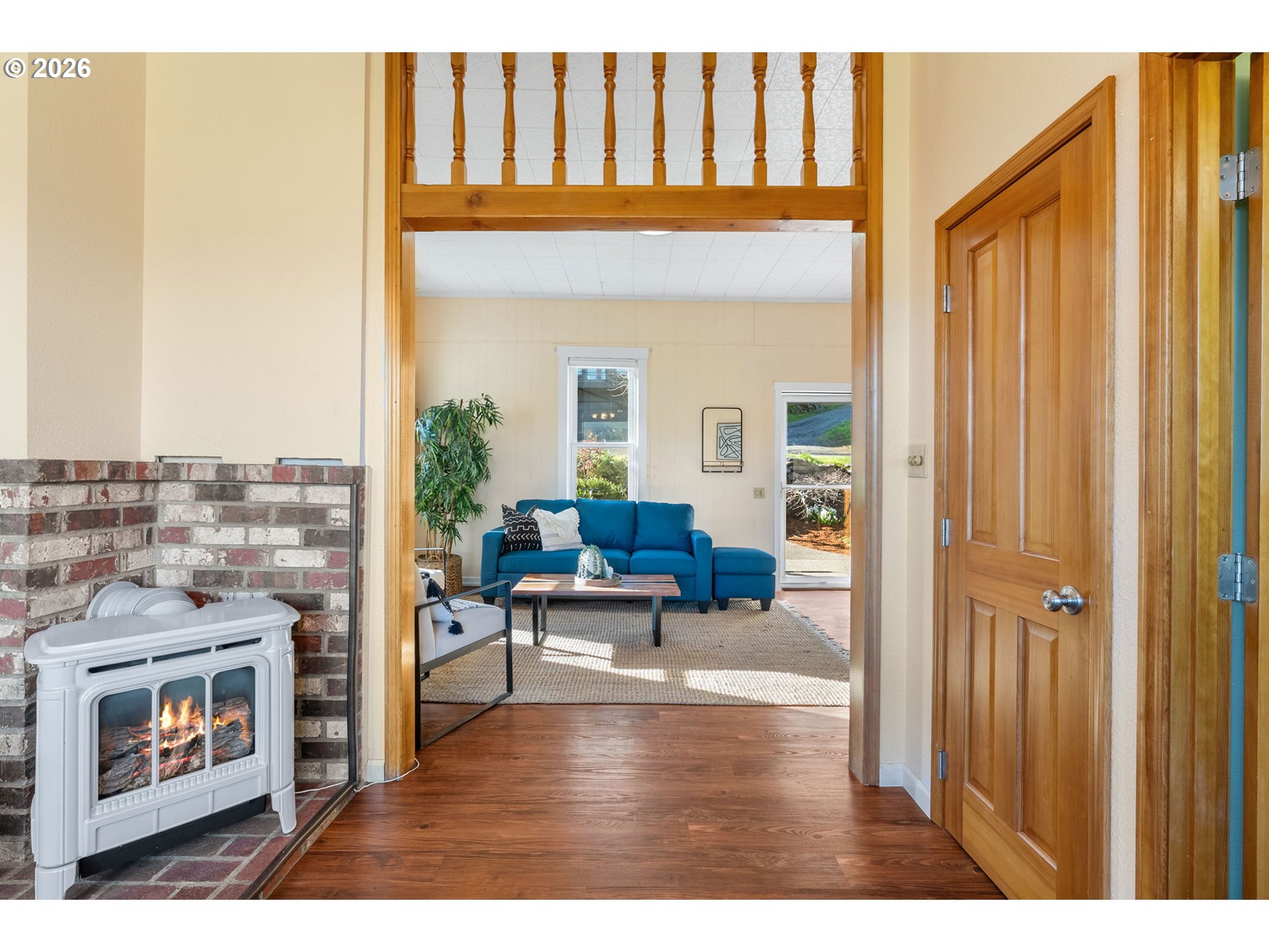 210 E SHERMAN AVE