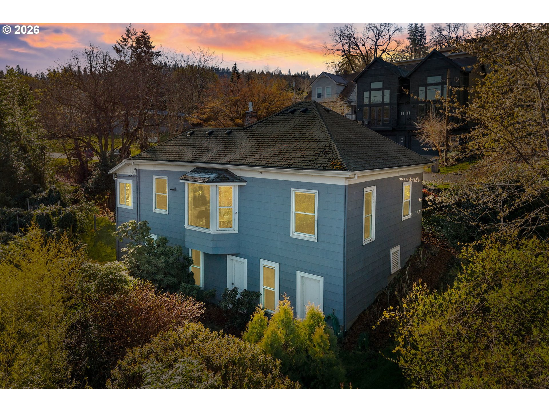 210 E SHERMAN AVE
