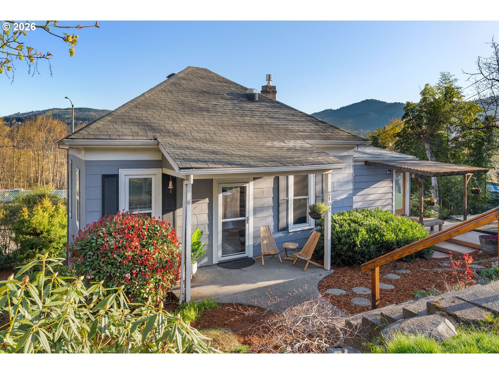 210 E SHERMAN AVE