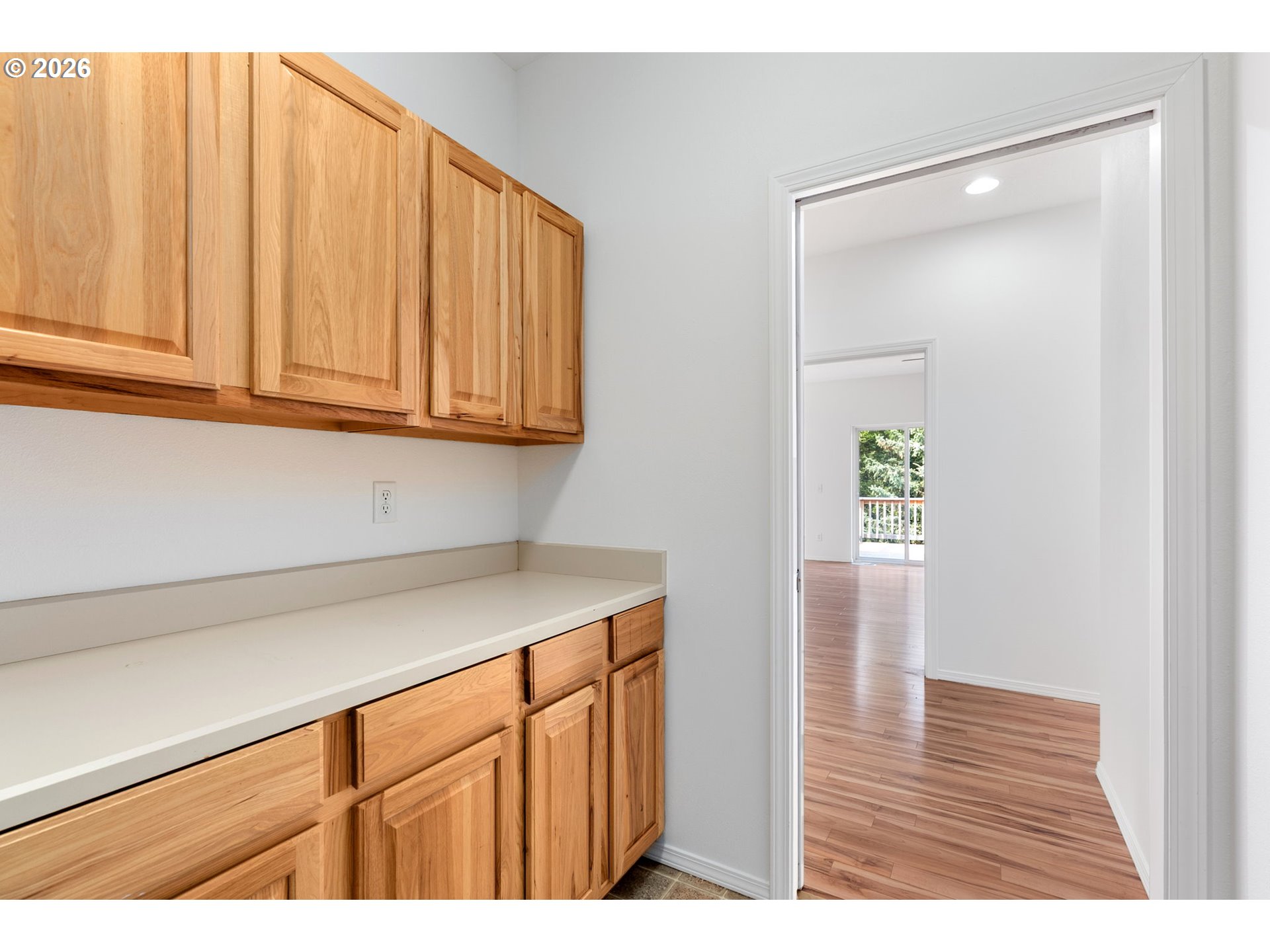 606 RIDGEVIEW CT