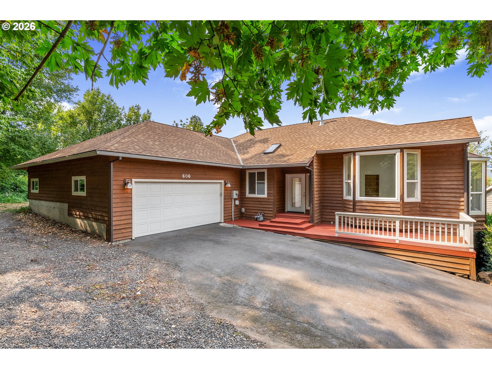 606 RIDGEVIEW CT