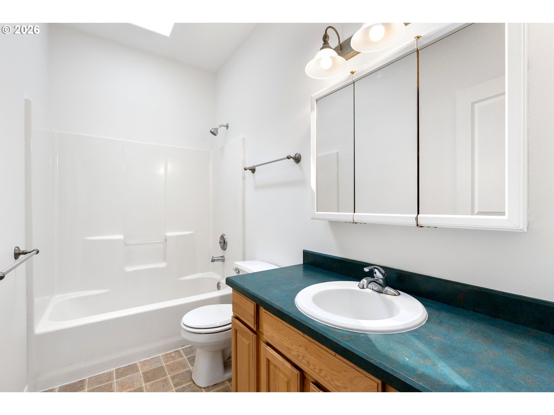 606 RIDGEVIEW CT