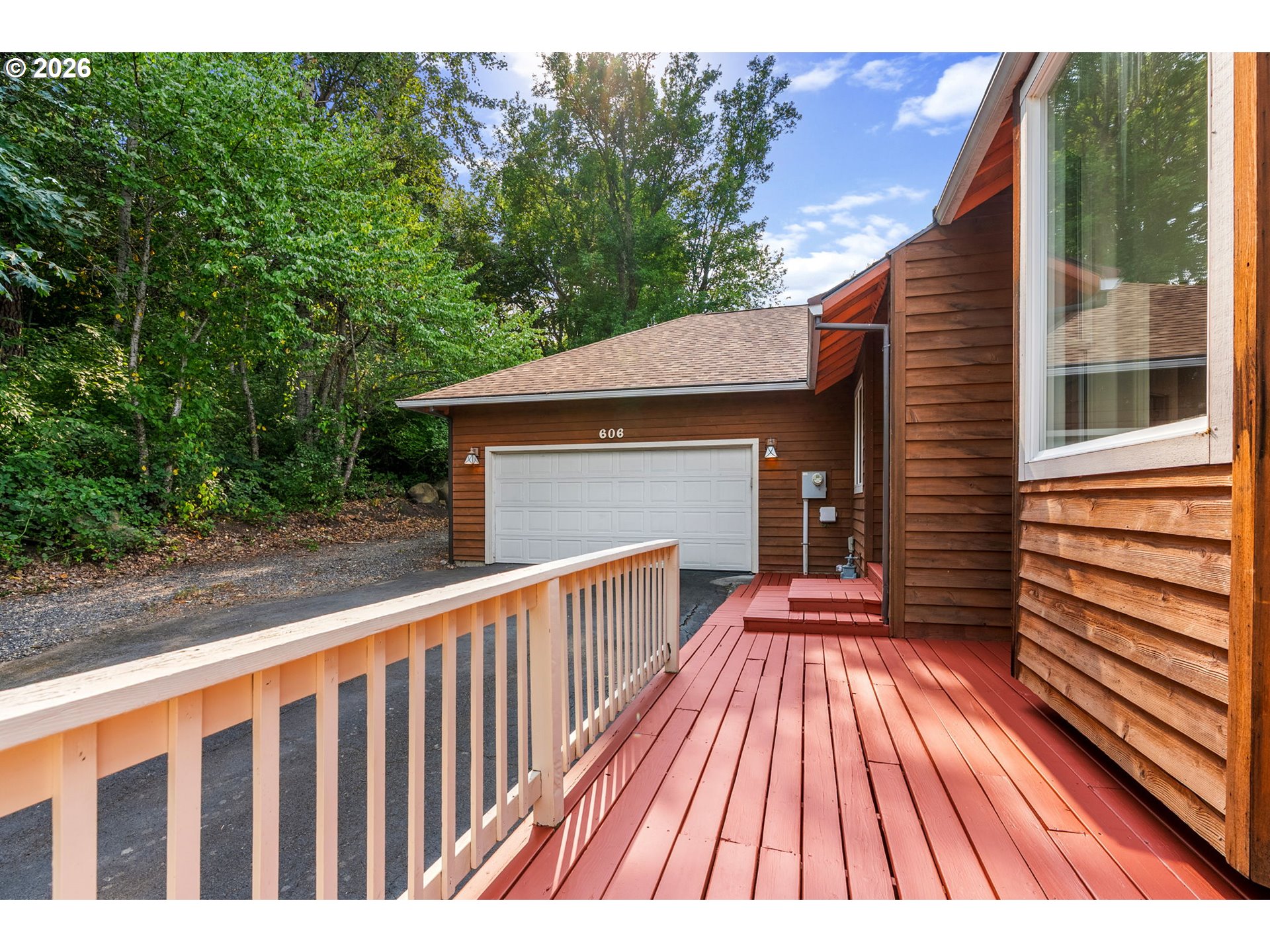 606 RIDGEVIEW CT
