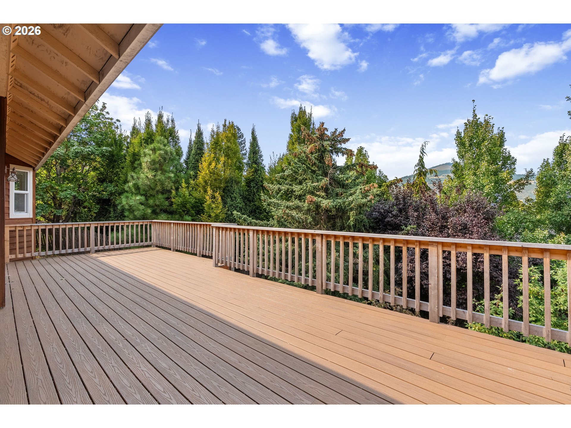 606 RIDGEVIEW CT