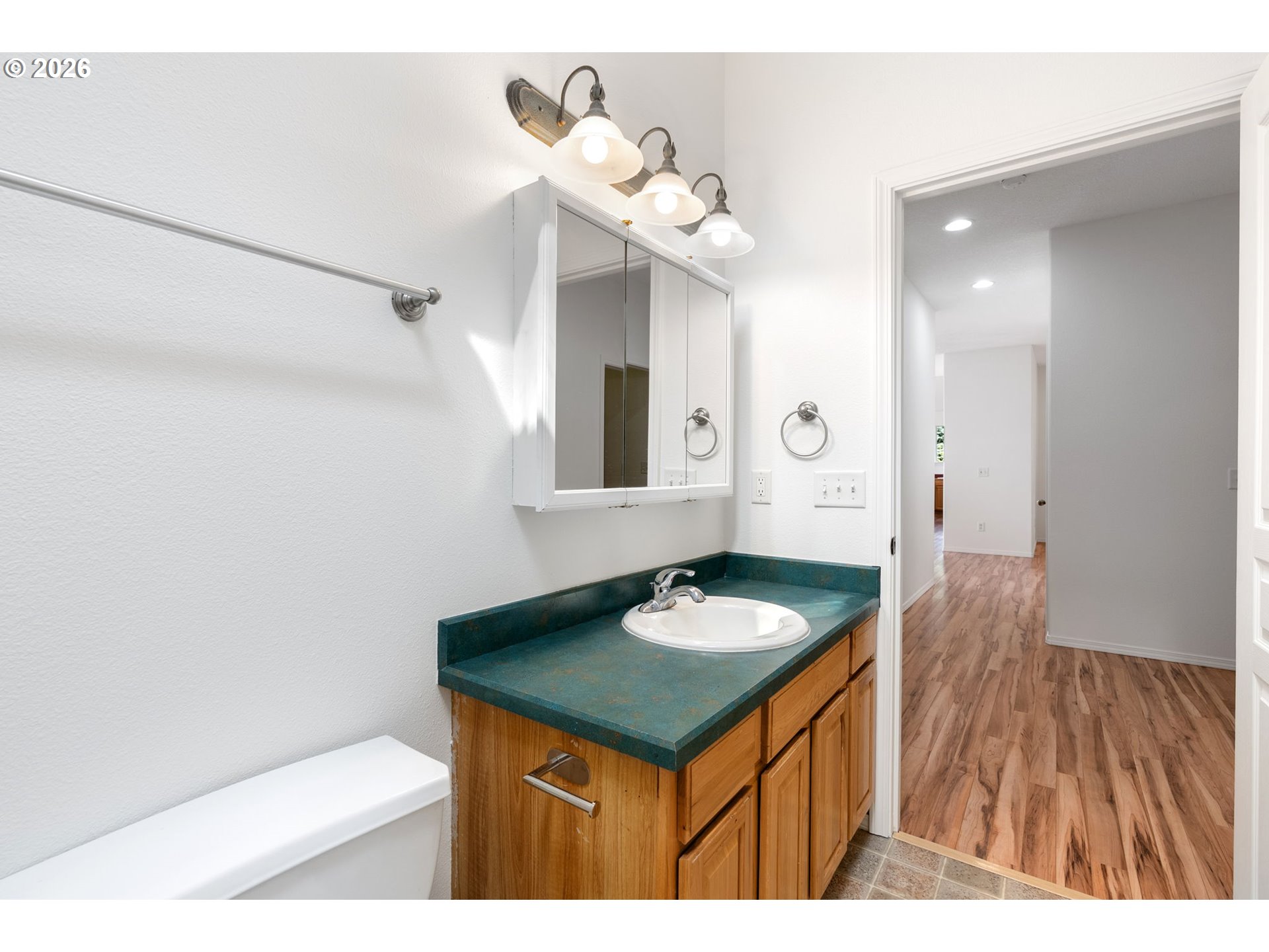 606 RIDGEVIEW CT