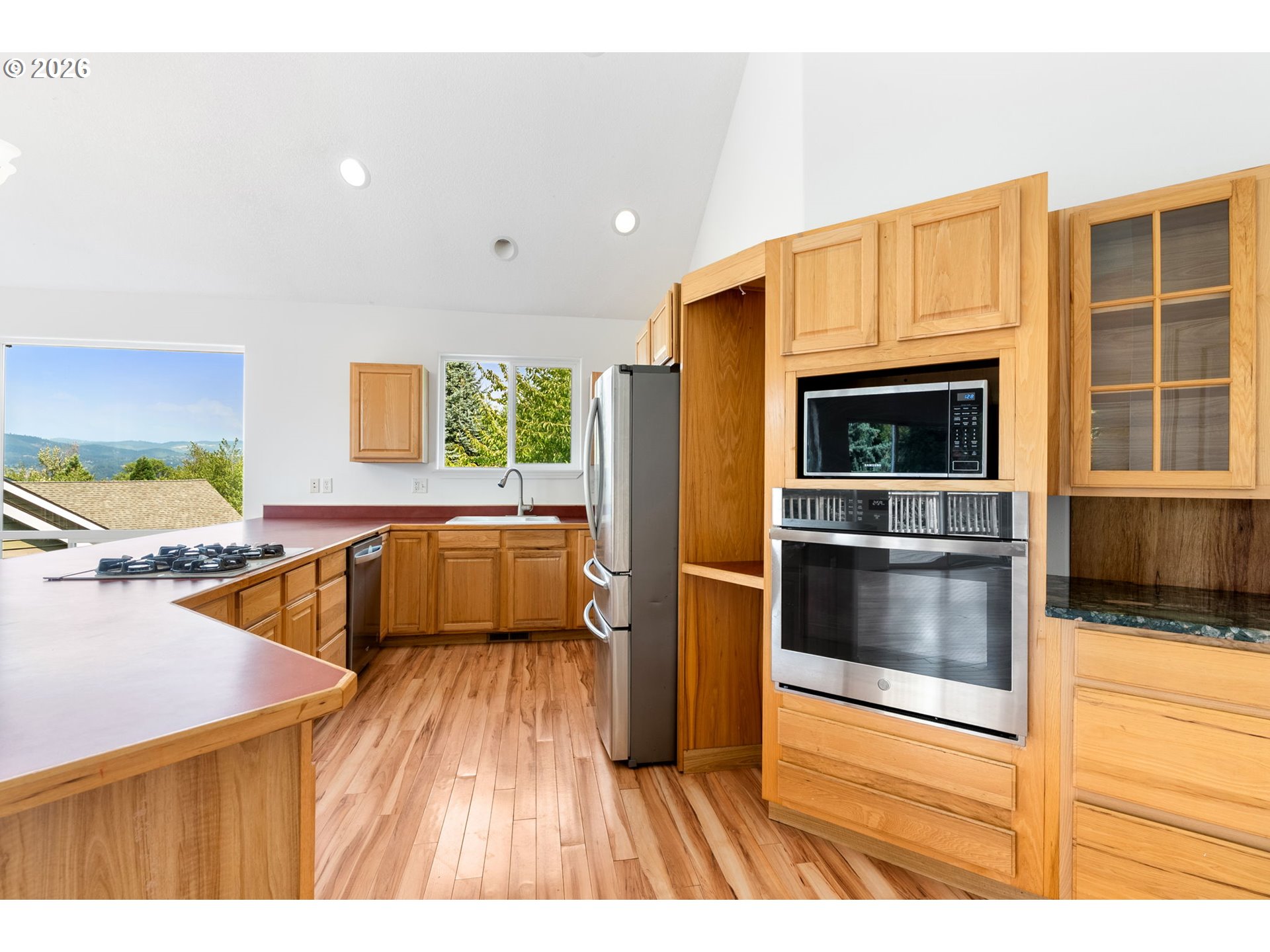 606 RIDGEVIEW CT