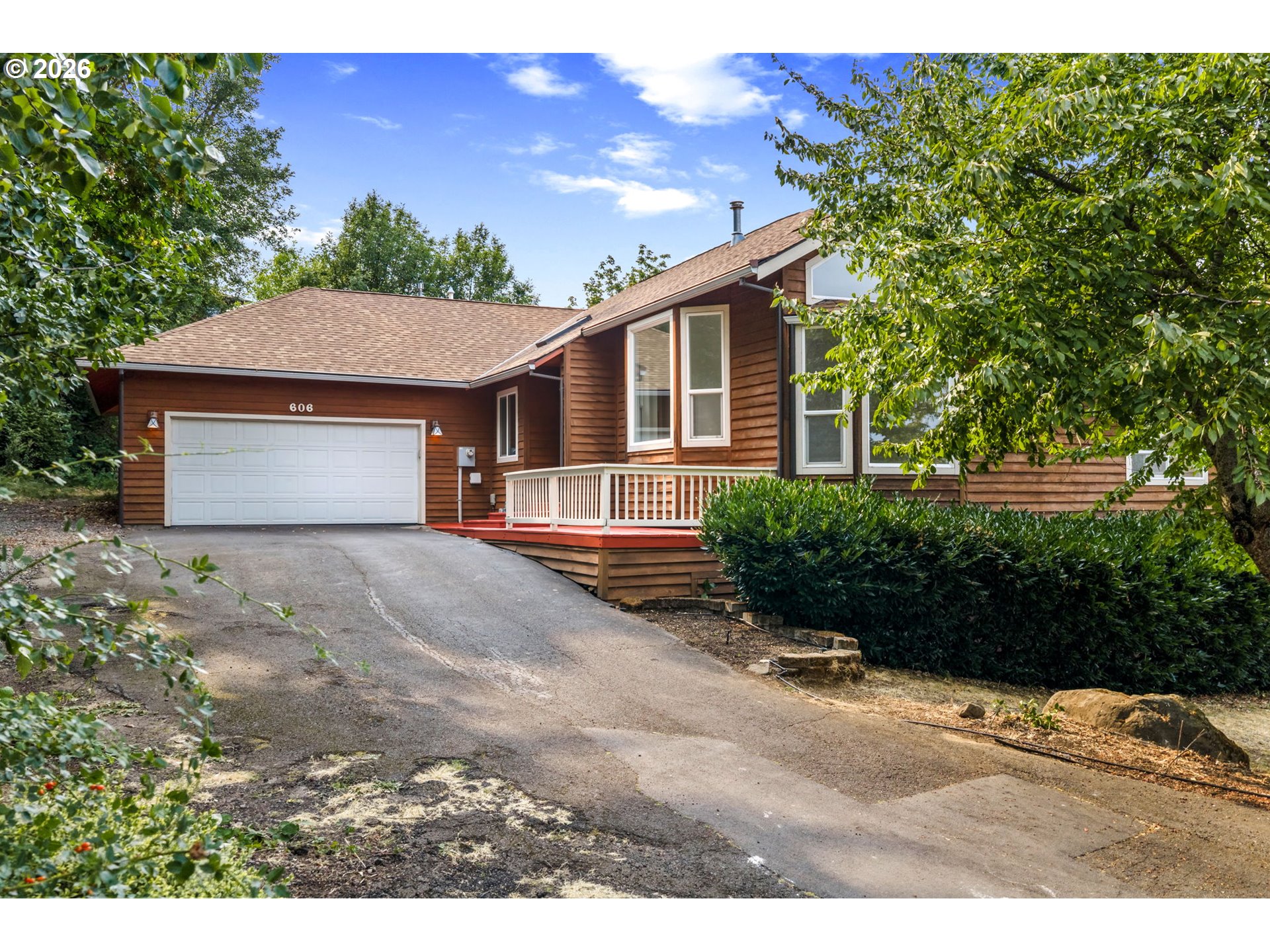 606 RIDGEVIEW CT