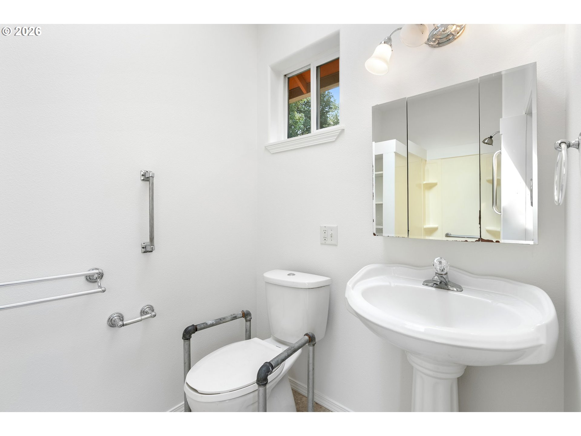 606 RIDGEVIEW CT