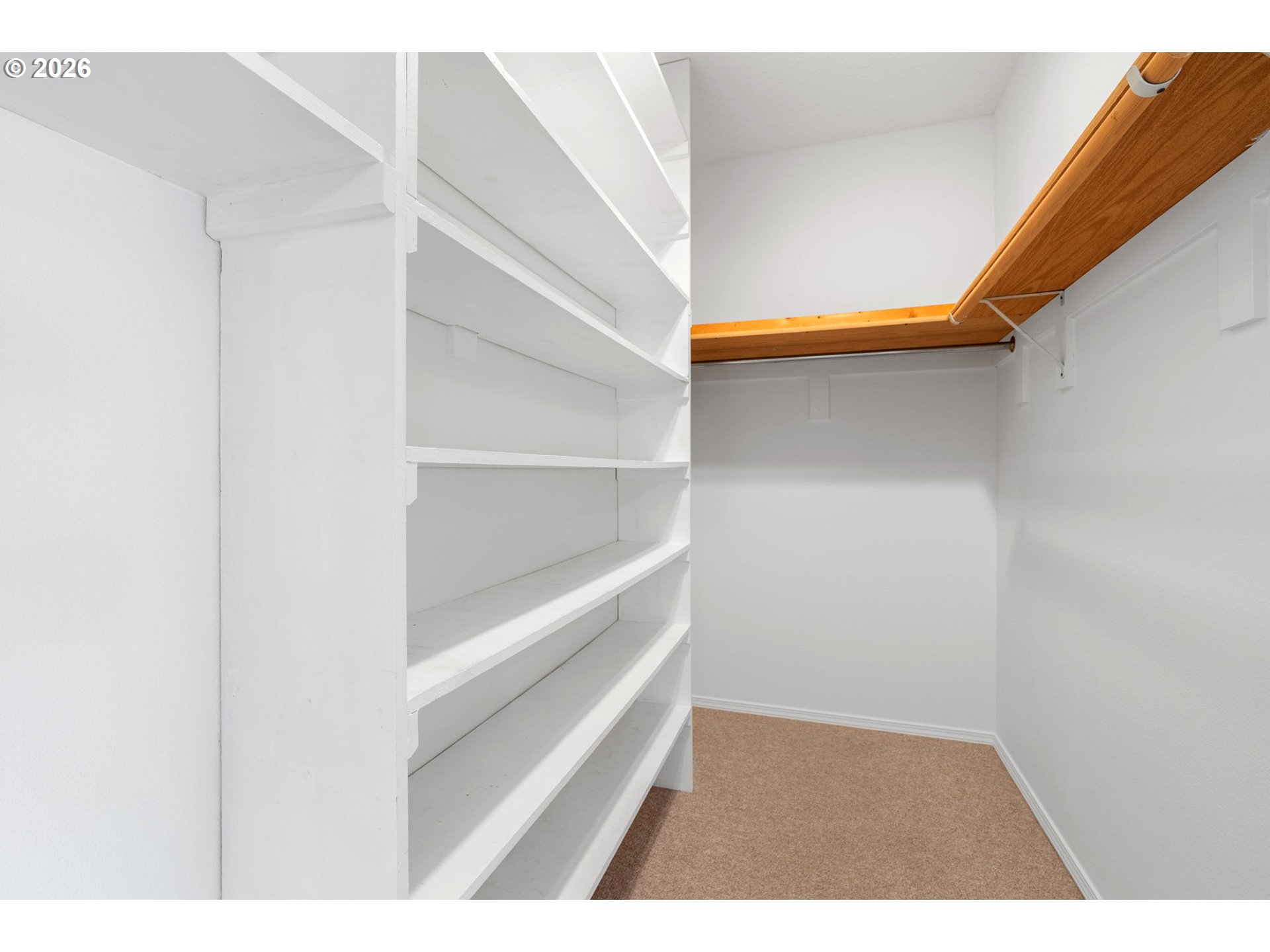 606 RIDGEVIEW CT