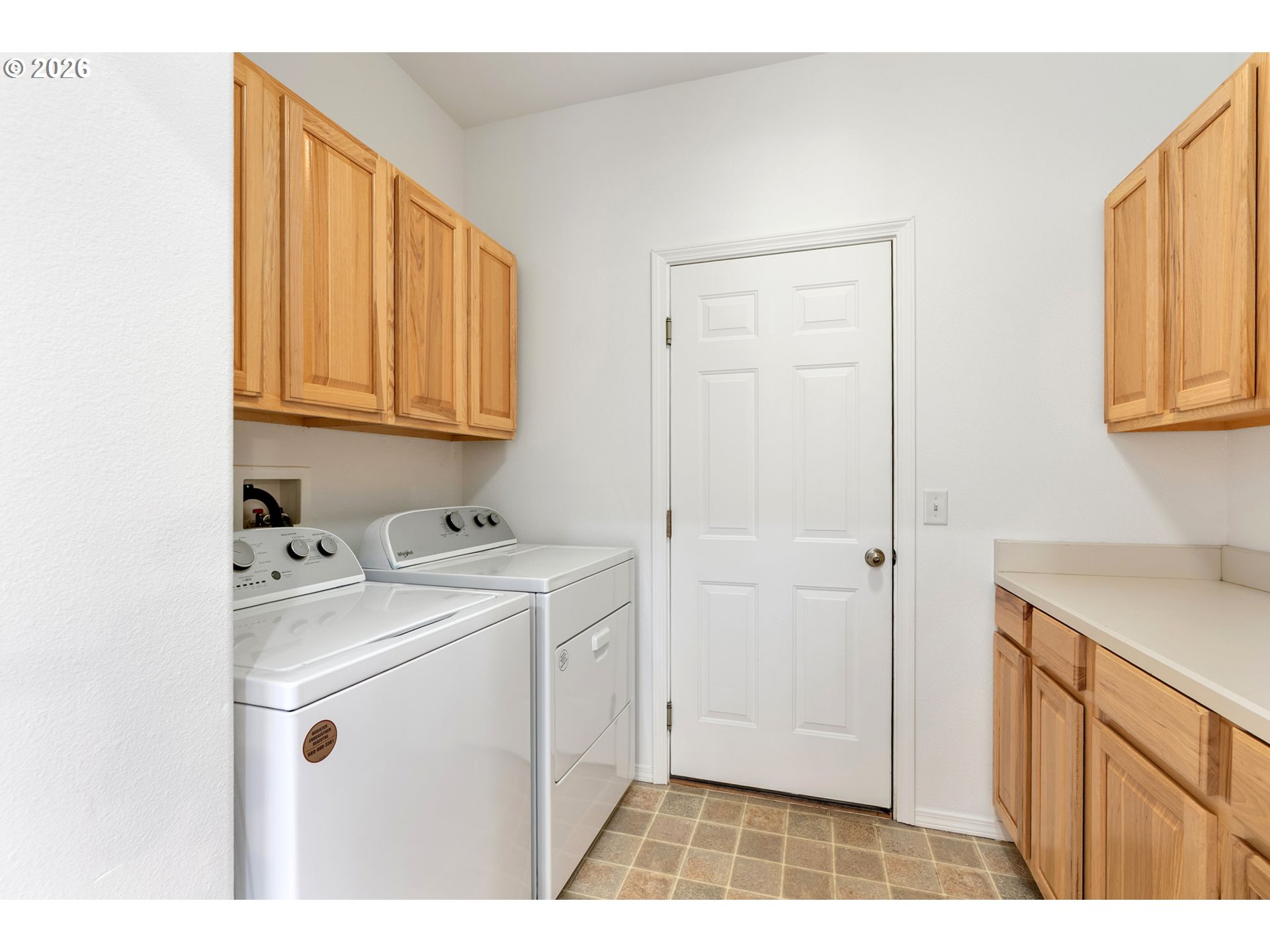 606 RIDGEVIEW CT