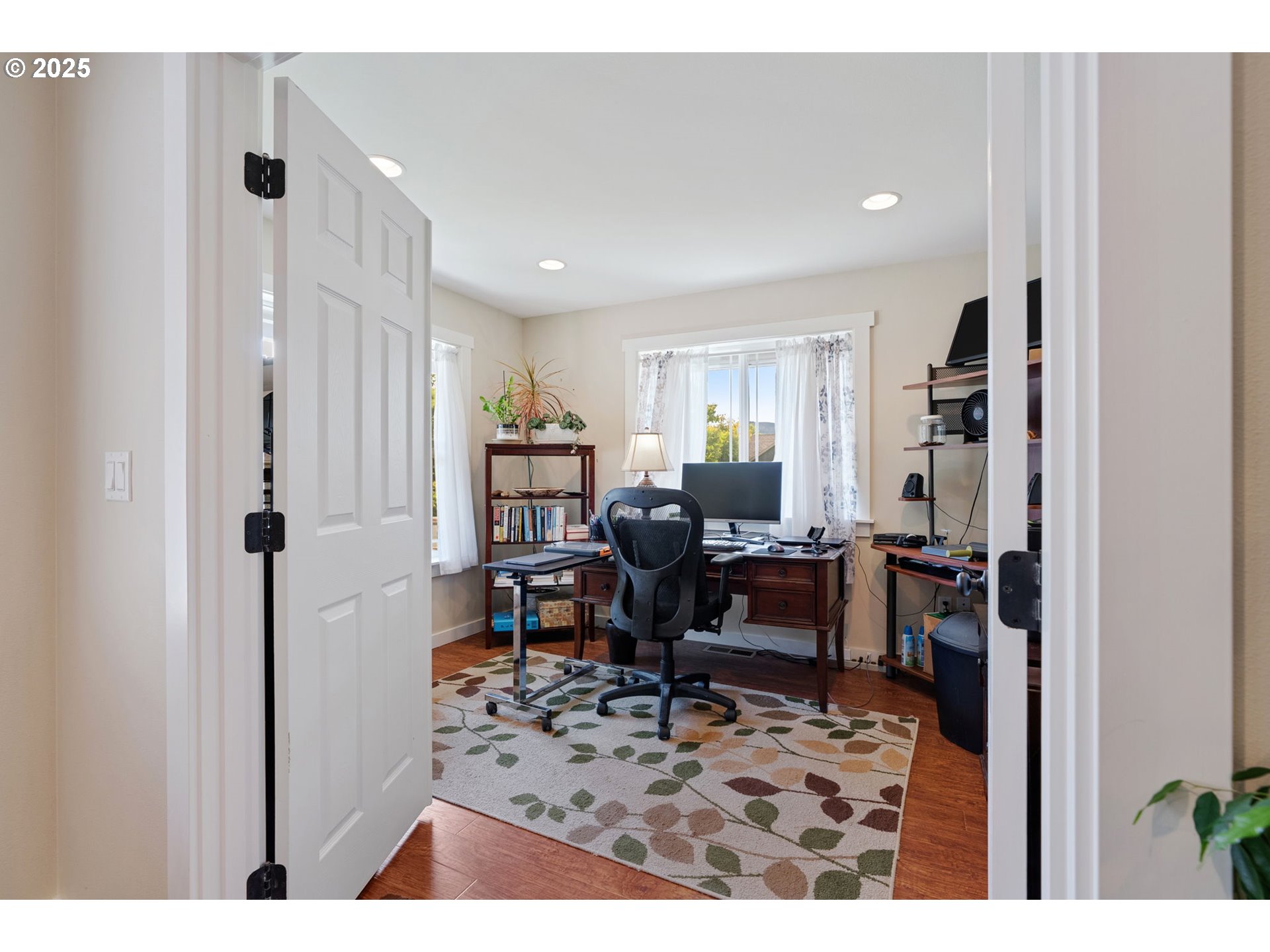 3529 JONES LOOP
